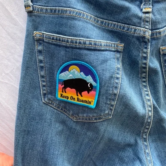 GAP Women's girlfriend 1969 Blue Jeans with Fun Patches - Picture 9 of 12